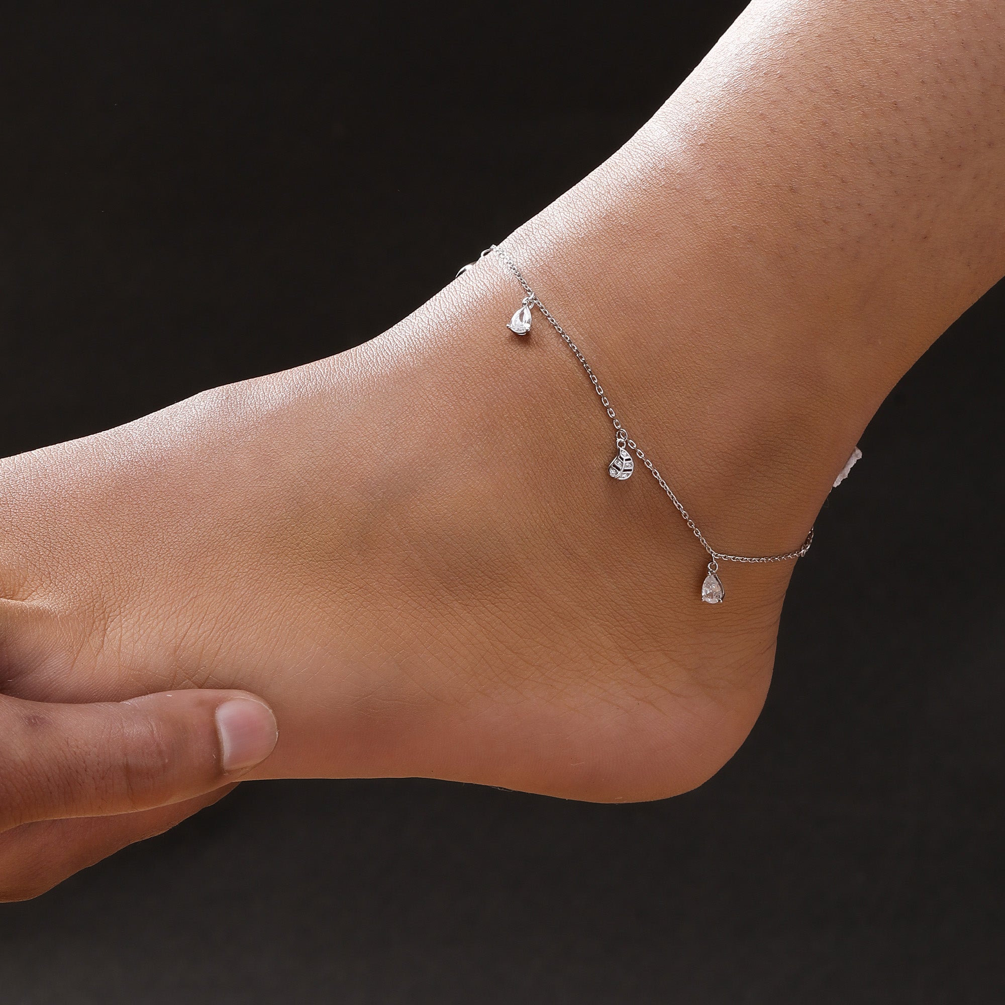Evergreen Leafy Charm Anklet In 925 Sterling Silver - Vanika