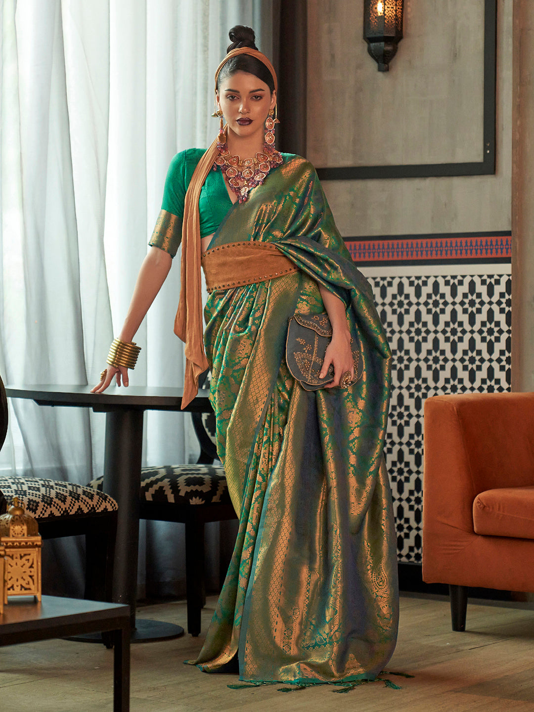 Emerald Aura Silk Blend Two-Tone Handloom Saree with Blouse Piece