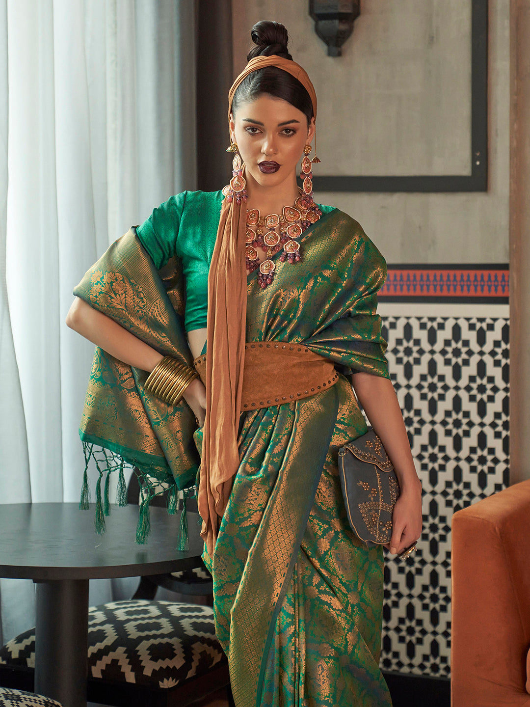 Emerald Aura Silk Blend Two-Tone Handloom Saree with Blouse Piece