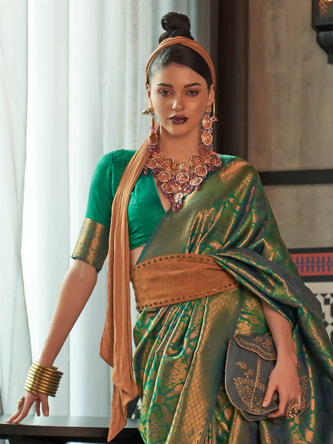 Emerald Aura Silk Blend Two-Tone Handloom Saree with Blouse Piece