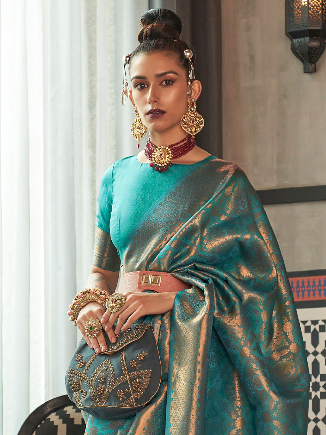 Teal Enchant Silk Blend Two-Tone Handloom Designer Saree with Blouse Piece